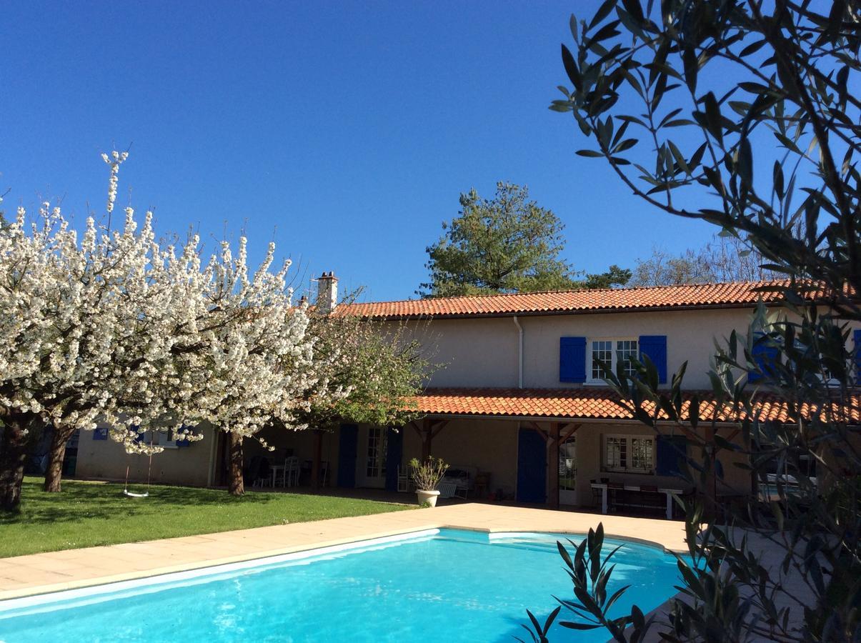 Civrieux Le Relais Du Grand Logis B&B 외부 사진